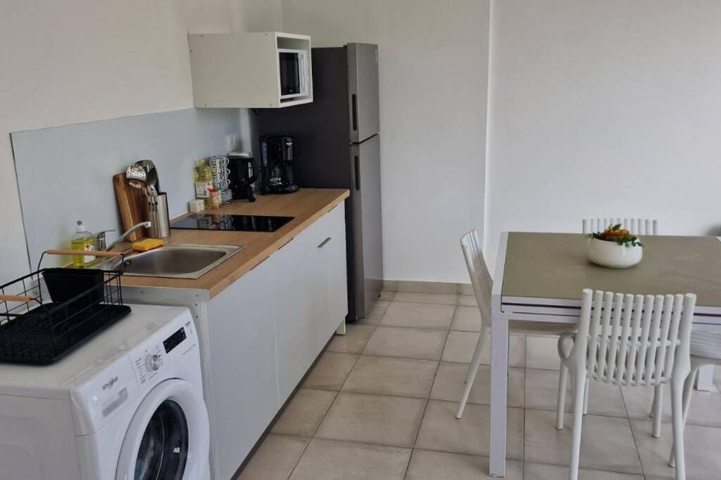 Joli T2 En Bas De Villa Vue Jardin Et Mer Vieux-Habitants Buitenkant foto